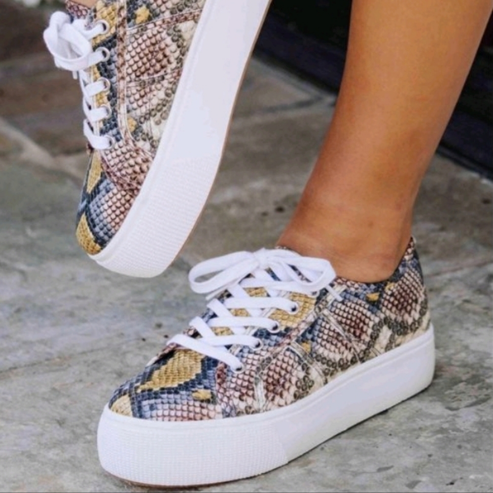 Steve Madden Multi Hue Snakeskin Pattern Emmi Platform Sneakers Size 8 NWOB